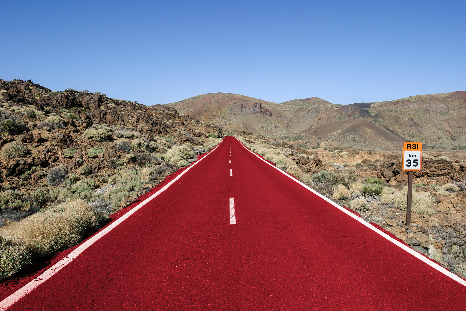 Landstrasse im Teide National Park