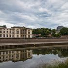 Landtag des Saarlands mit Saarbrücker Schoss im Hintergrund.