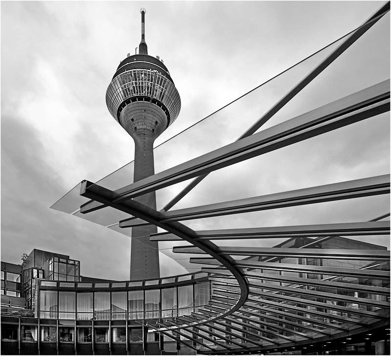 " Landtag / Rheinturm "