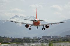 Landung am Airport Innsbruck - INN Lowi - am 26 4 2019