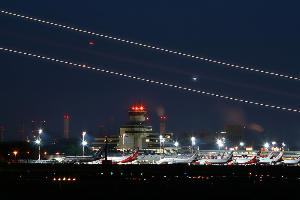 Landung bei Nacht