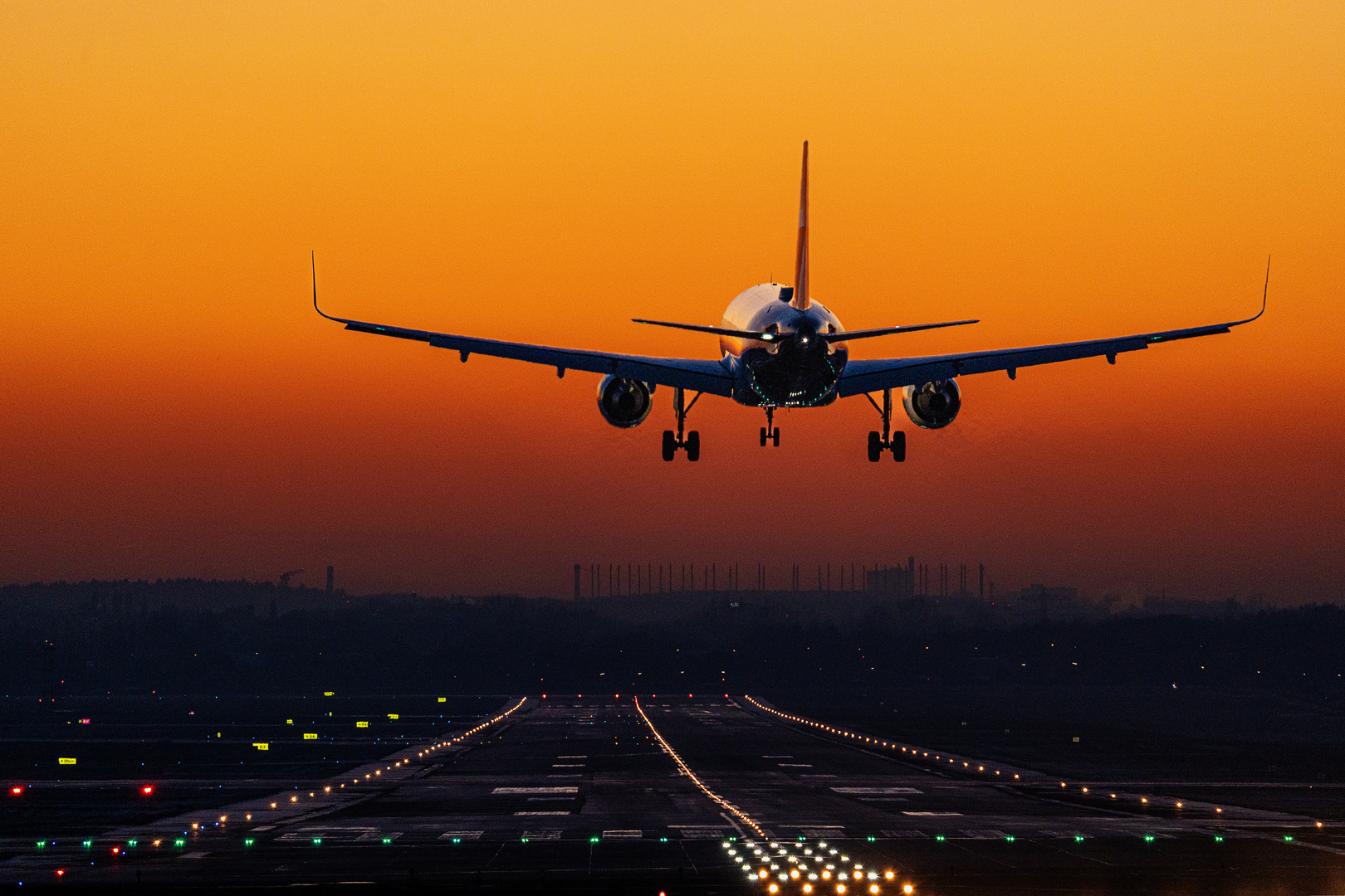 Landung im Abendrot (Helmut Schmidt Flughafen )