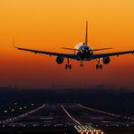 Landung im Abendrot (Helmut Schmidt Flughafen )