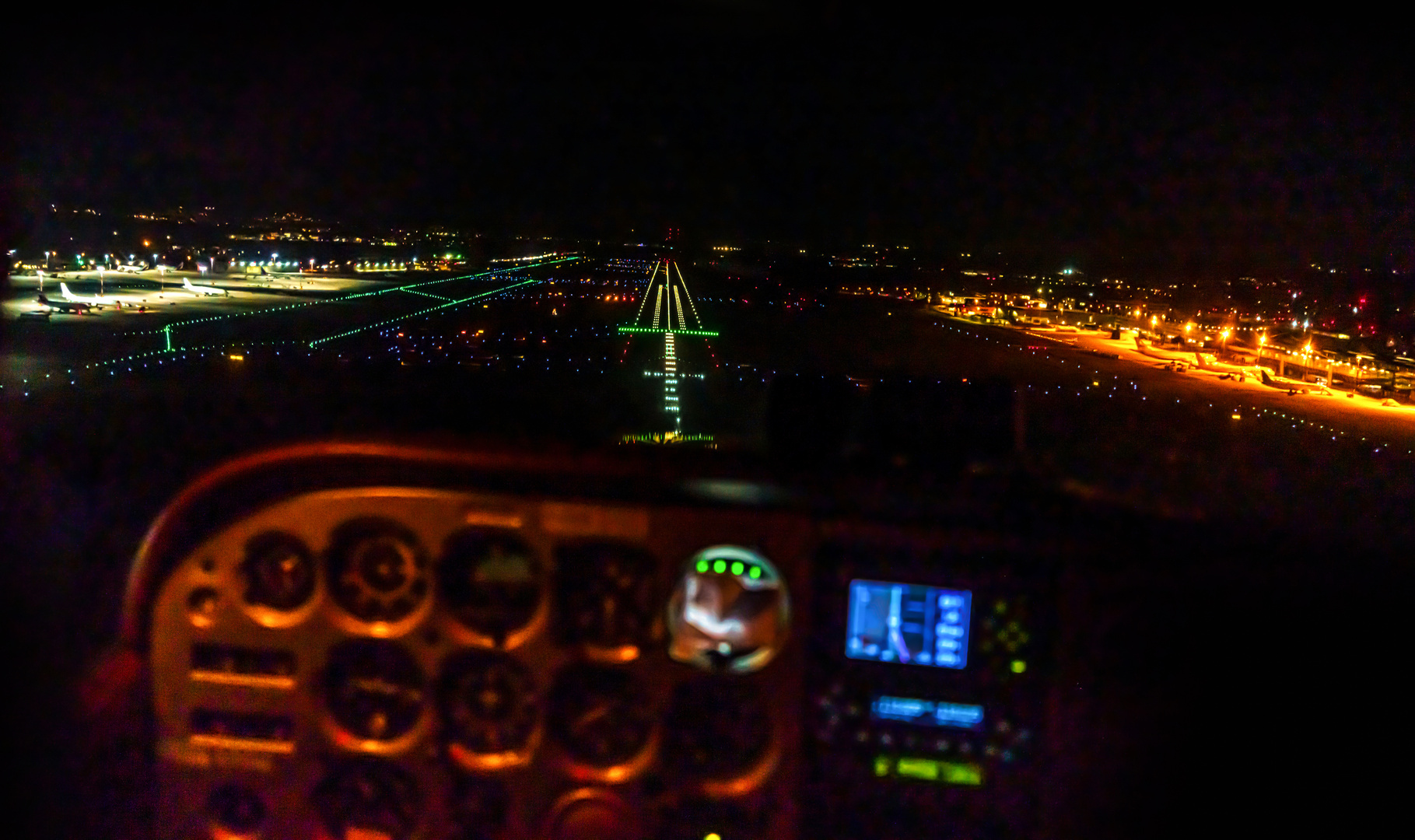 Landung in Stuttgart VFR Nachtflug C172