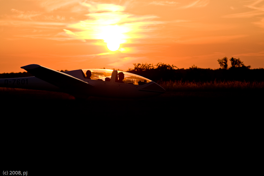 Landung kurz vor Sonnenuntergang