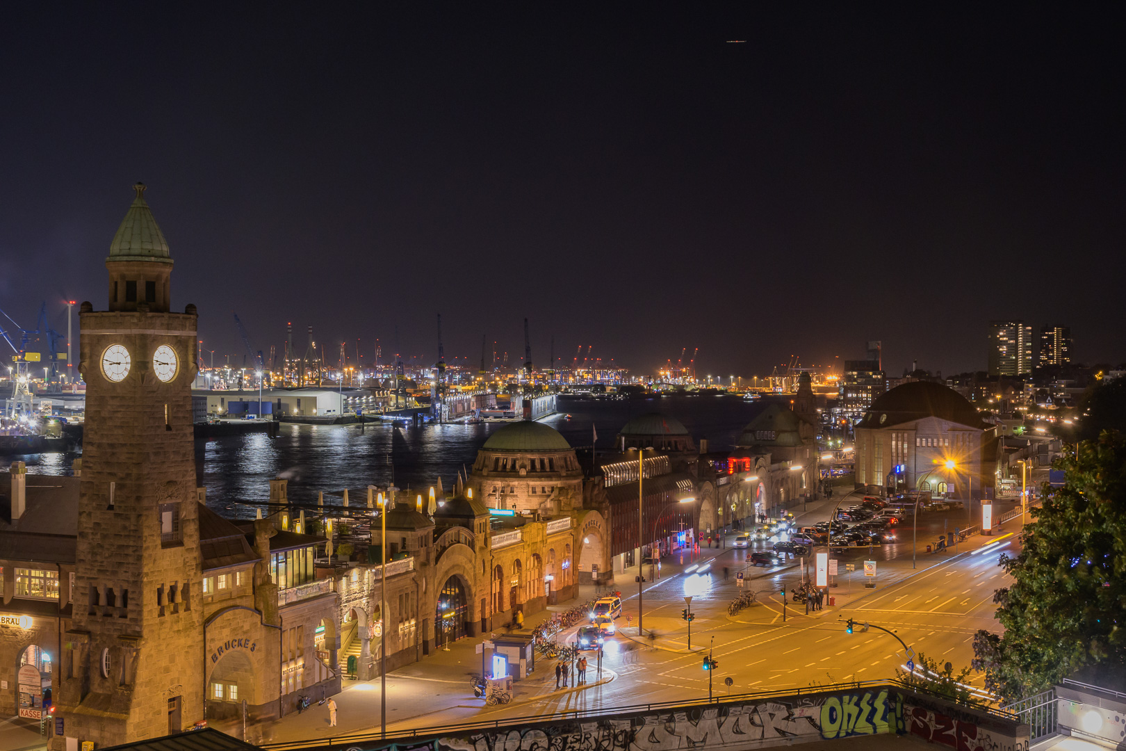 Landungsbrücke abends