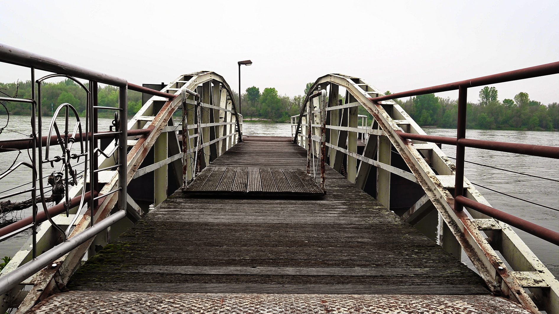 Landungsbrücke am Rhein