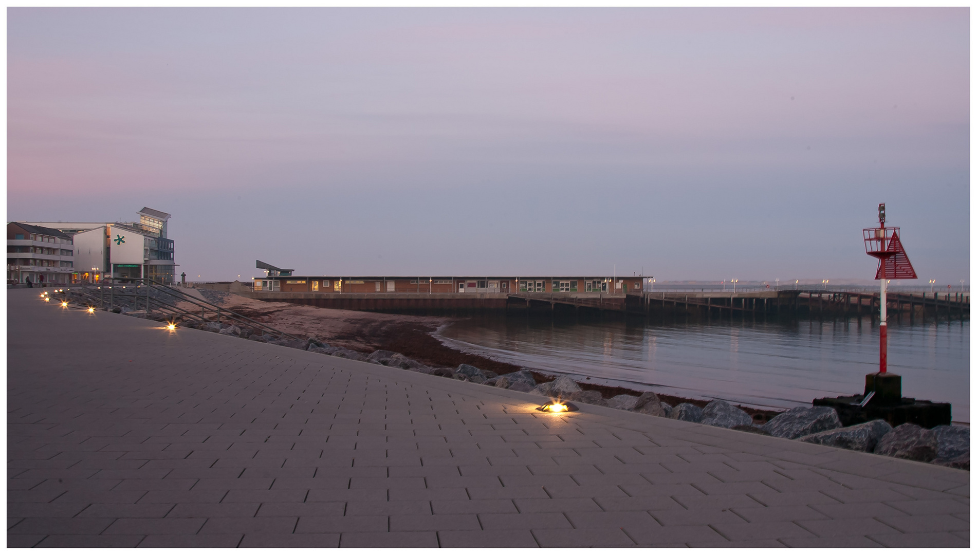 Landungsbrücke mit Promenade