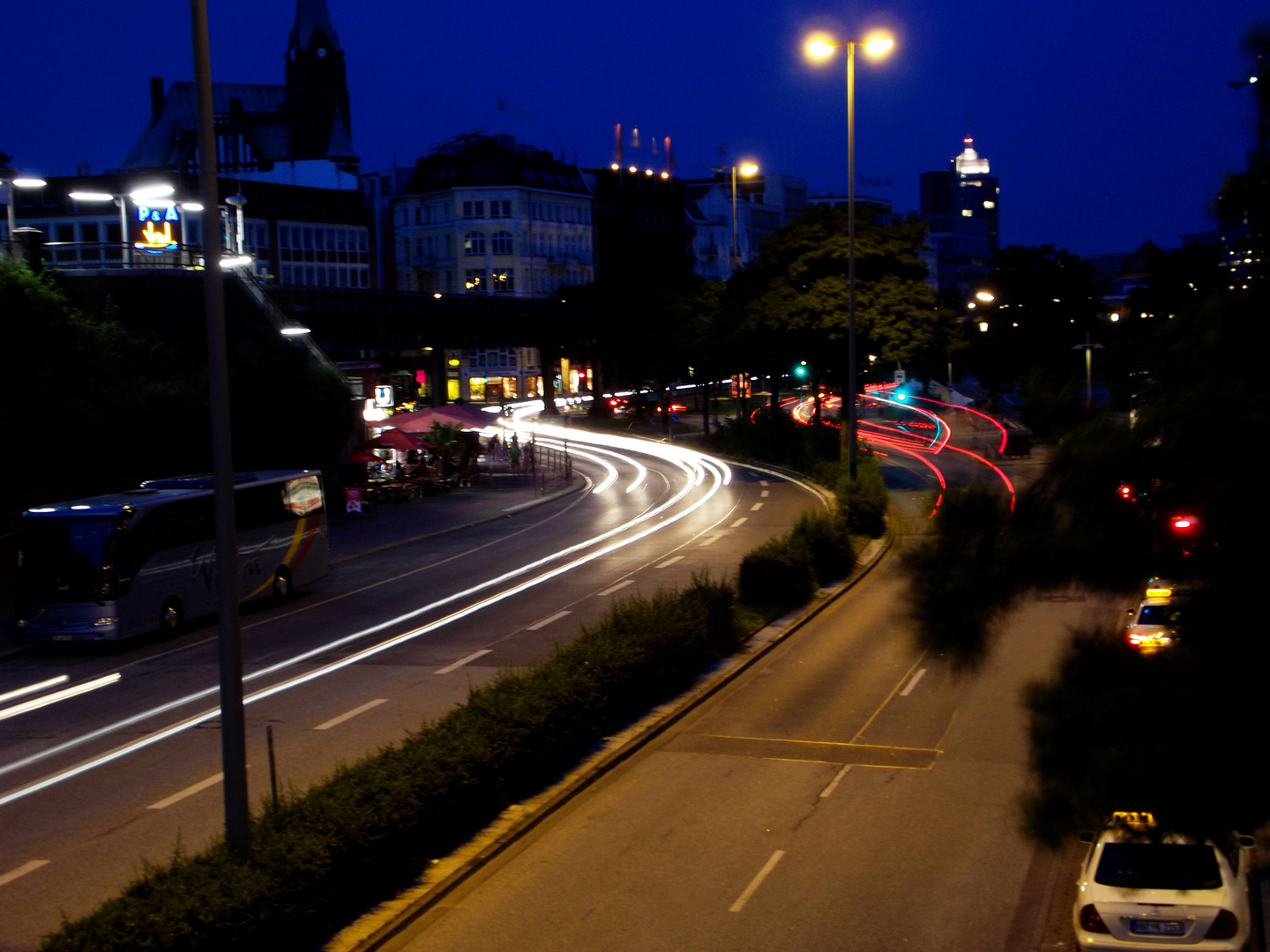 Landungsbrücken bei Nacht