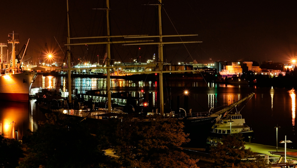 Landungsbrücken by night