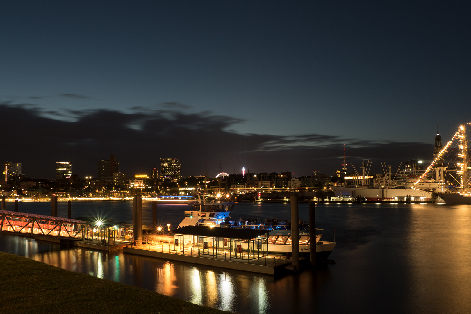 Landungsbrücken Foto & Bild hamburg, hafen, natur Bilder auf