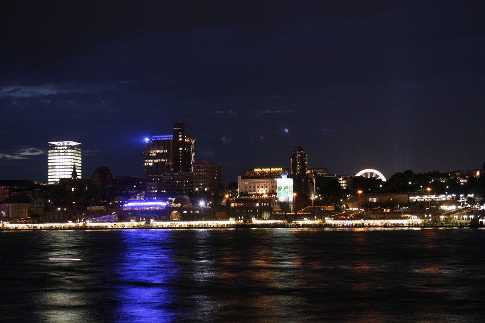 Landungsbrücken in Blau - Hamburg CruiseDays 2008