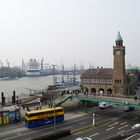Landungsbrücken mit der "Anthem of the Seas" im Dock Elbe 17