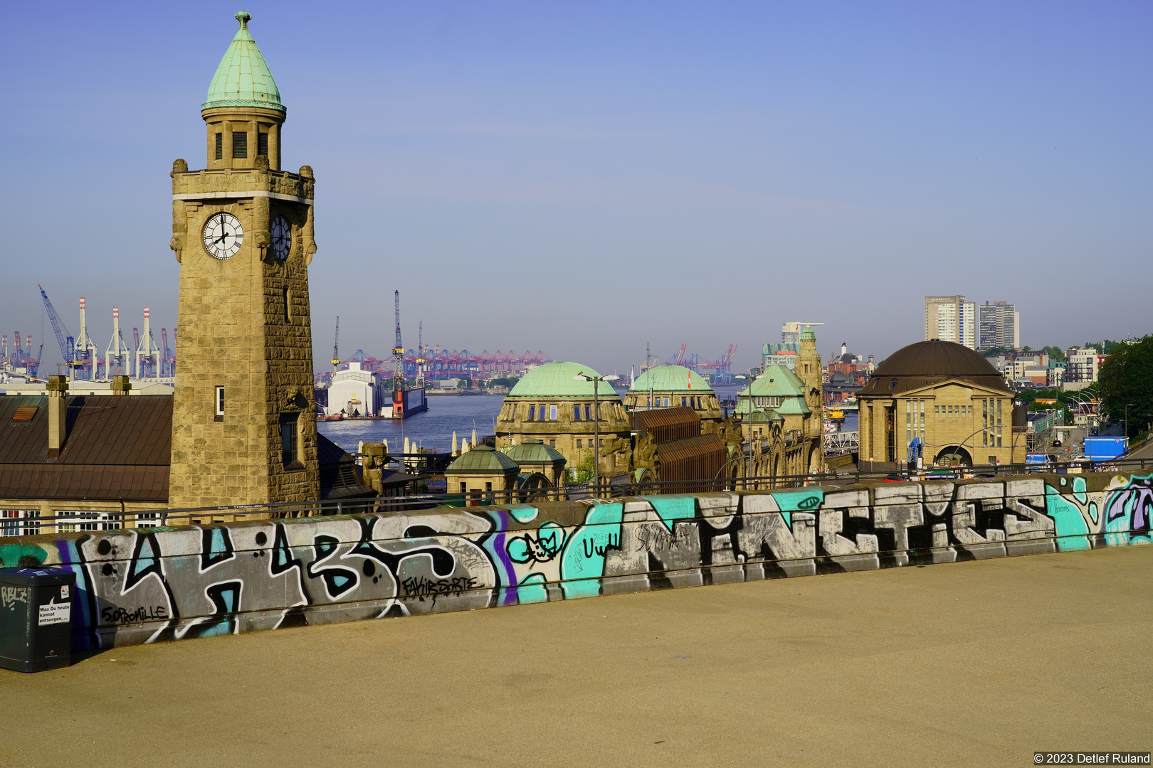 Landungsbrücken nach Sonnenaufgang # 1