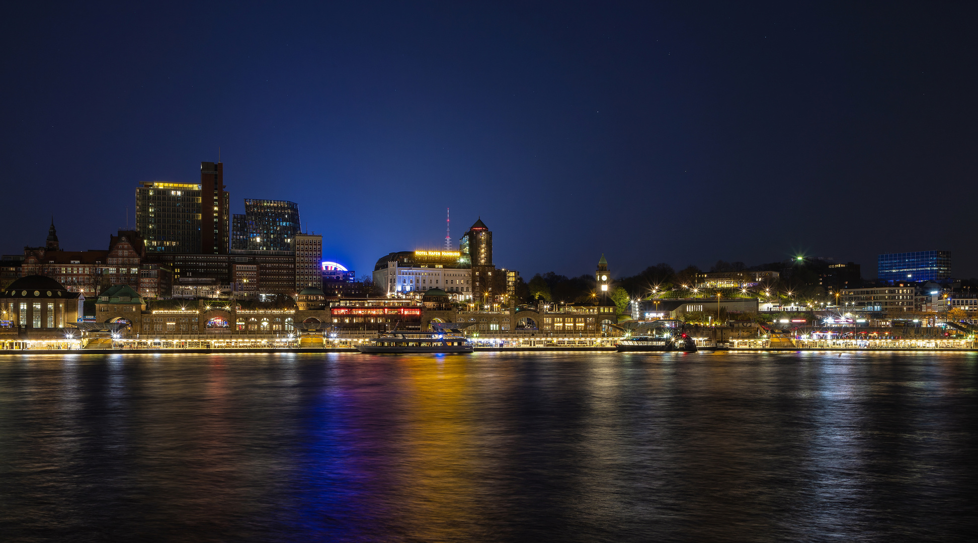 Landungsbrücken und Sternenhimmel