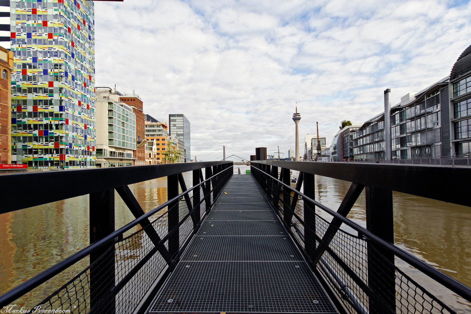 "Landungssteg" Medienhafen