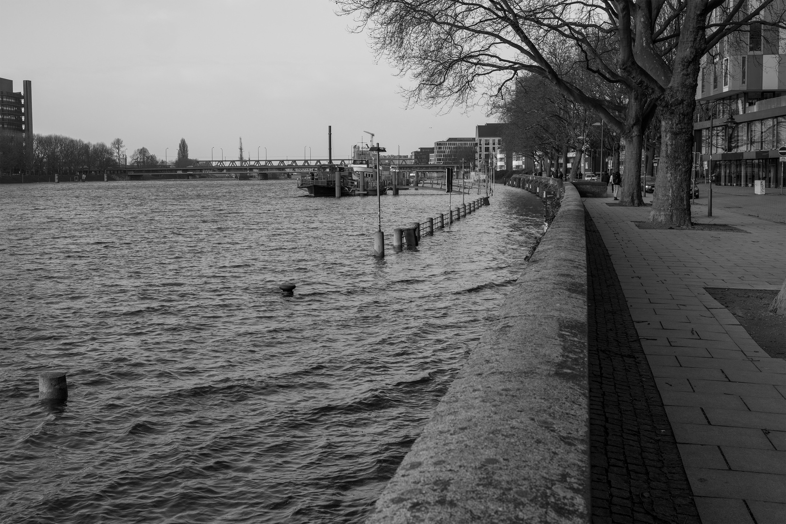 Landunter an der Uferpromenade Schlachte, Bremen