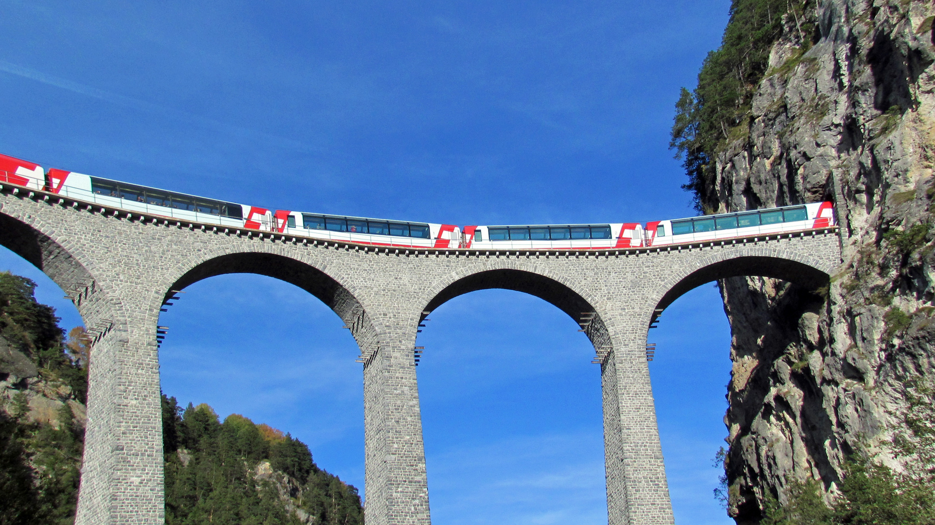 Landwasserviadukt - mit dem Premium Glacierexpress