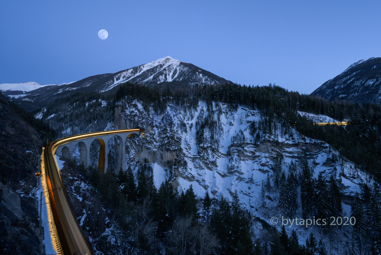 Landwasserviadukt @ Night