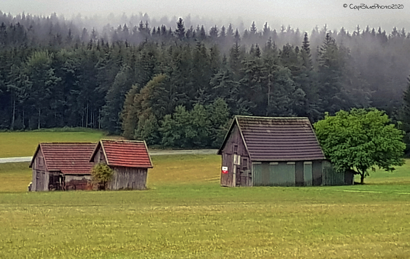 Landwirtschaftlich genutzte Scheuen am Felixpfad Seewald-Besenfeld