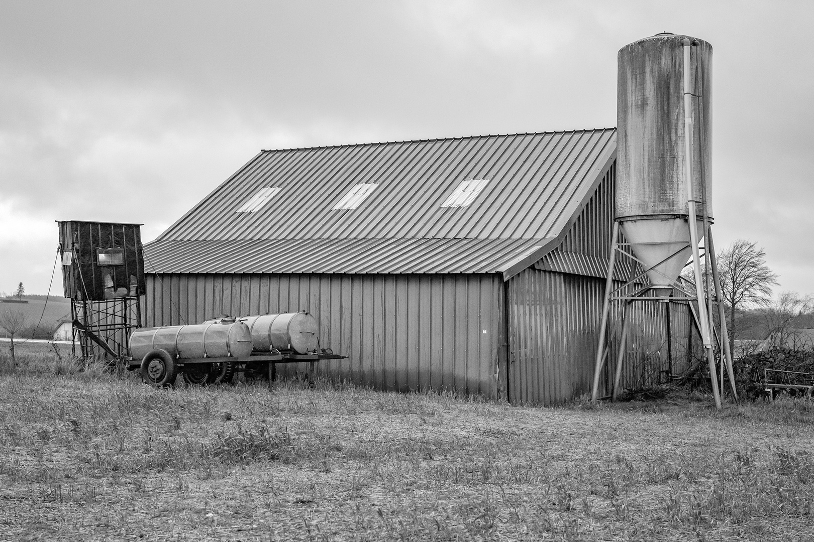 Landwirtschaftliche Kirche mit Predigtstuhl und Taufbecken?