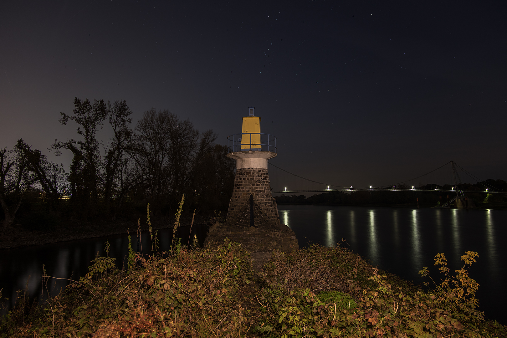 Landzunge zwischen Elbe und Hafeneinfahrt...