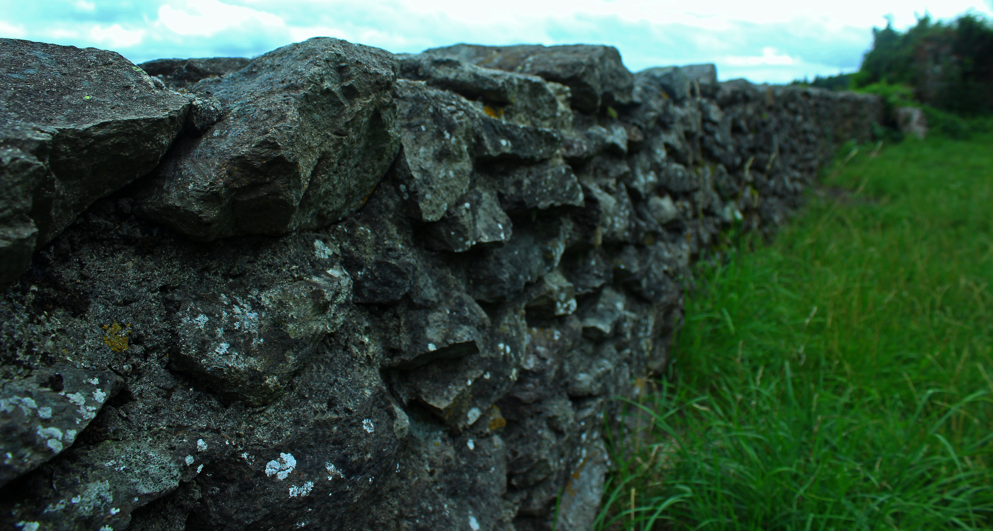 Lang ist die Mauer...