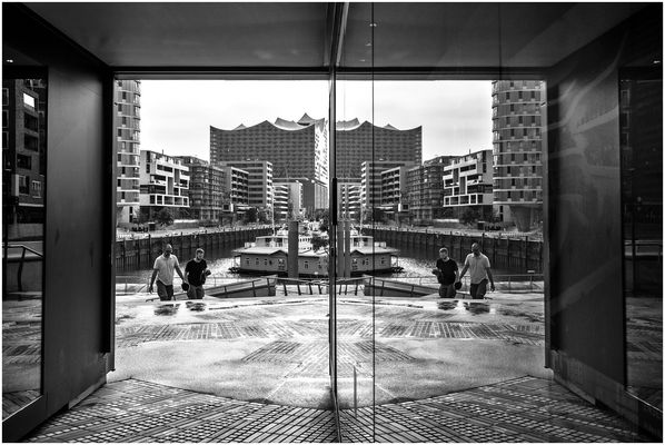 Lang, lang ist's her...