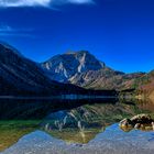 Langbathsee im Hintergrund der Brunnkogel