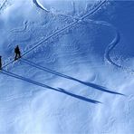 Lange blaue Dezemberschatten