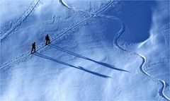 Lange blaue Dezemberschatten