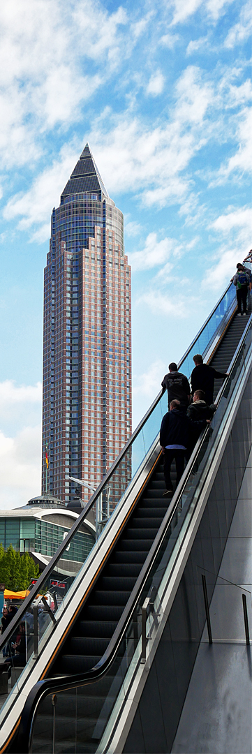 Lange Rolltreppe außen