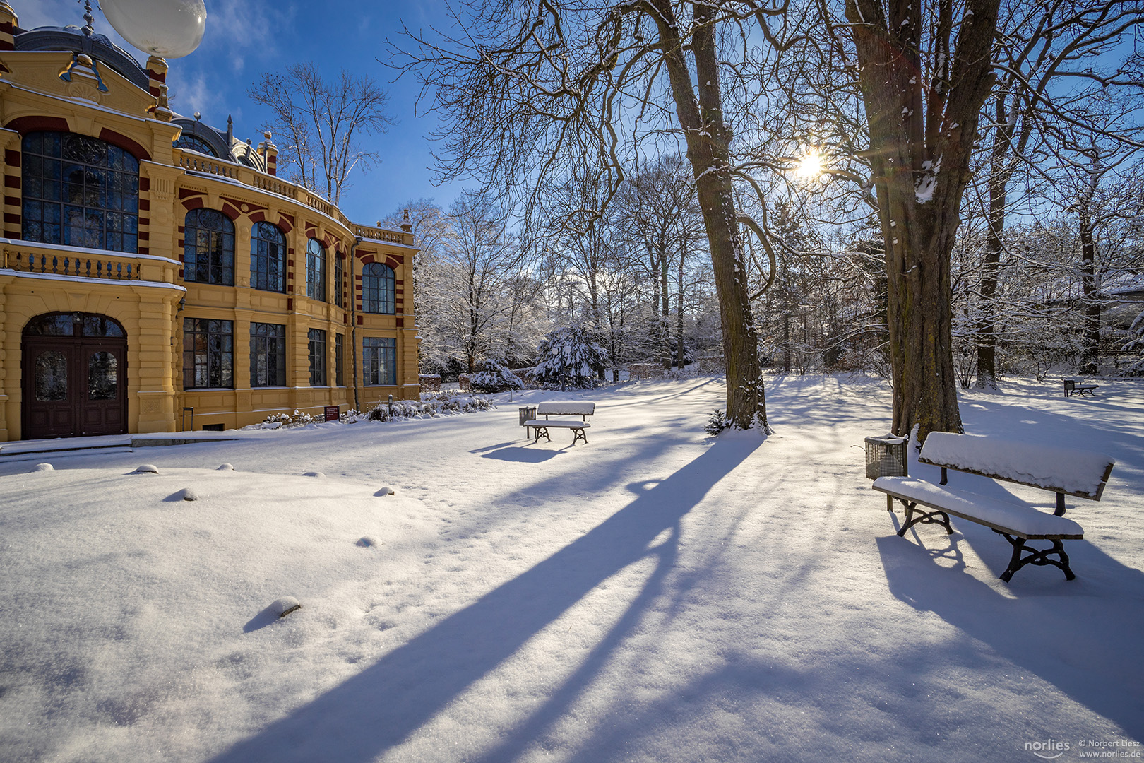 Lange Schatten am Kurhaus