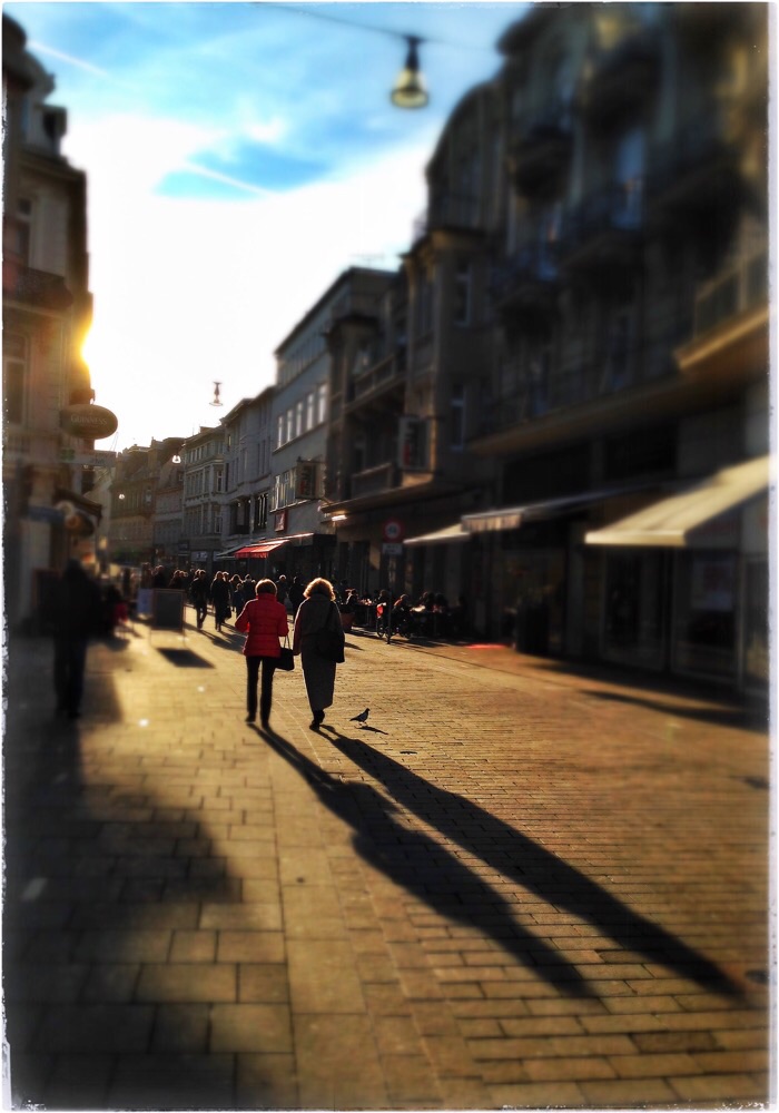 lange schatten bei drohendem sonunga und knallbuntem restbild