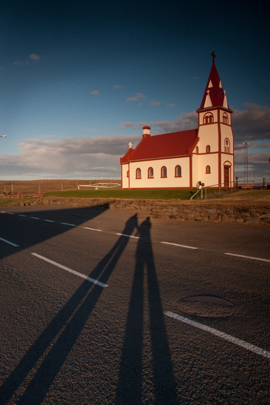 lange Schatten um Mitternacht