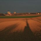 Lange Schatten vor der Kulisse von Halberstadt