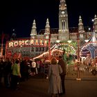 Lange Schlangen ... und viele Interessierte vor der Abendvorstellung Circus Roncalli