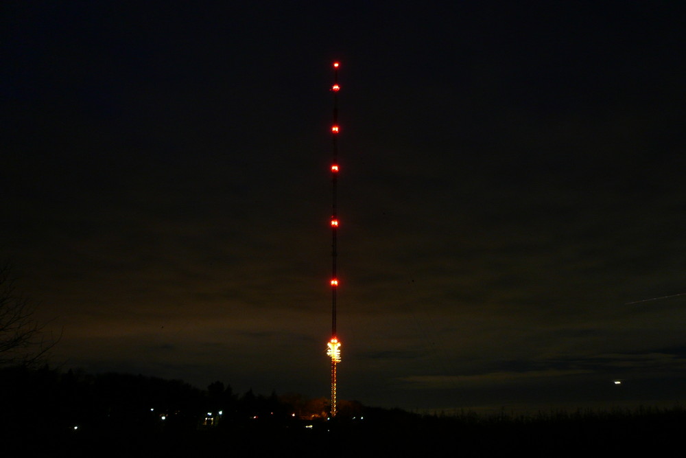 Langenberger Sender bei Nacht