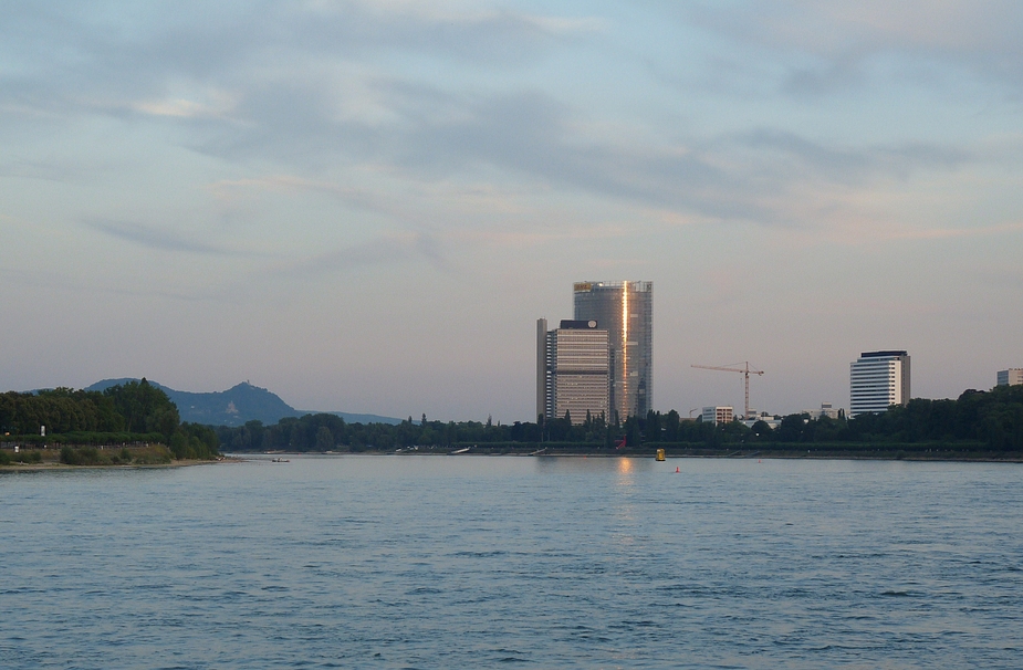 Langer Eugen und Post-Tower