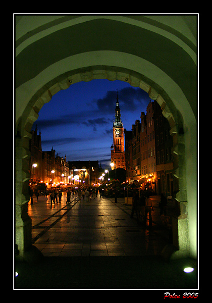 Langer Markt und Rathaus durch das grüne Tor