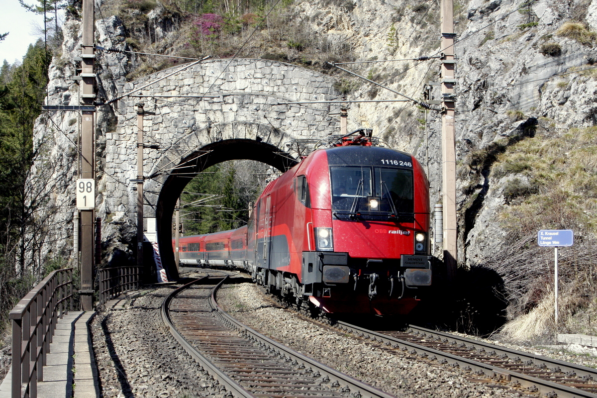 Langer Zug und kurzer Tunnel !!