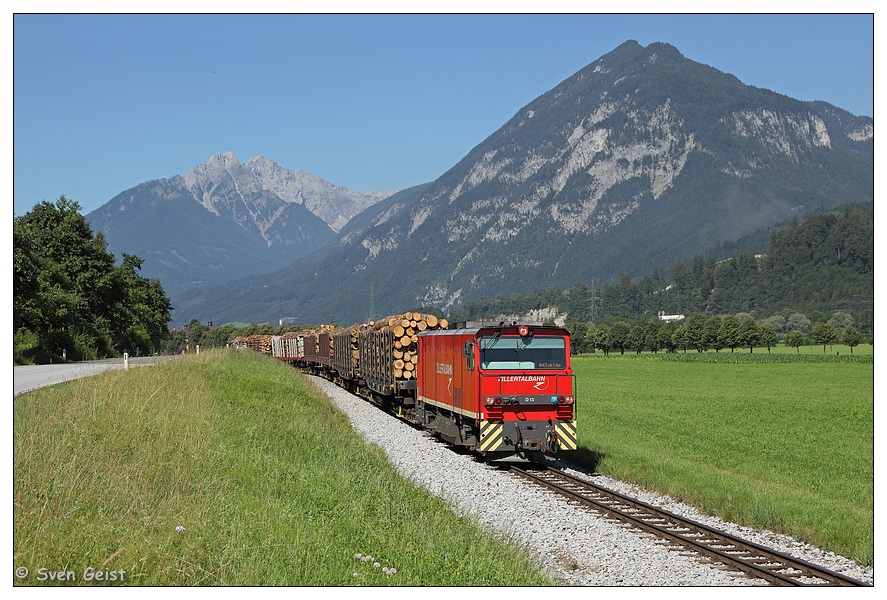 Langes Holz auf schmaler Spur