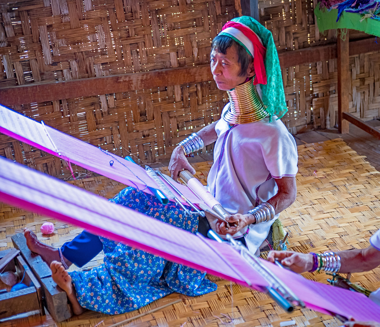 Langhalsfrauen am Inle Lake