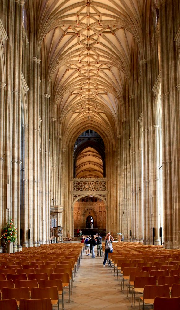 Langhaus der Kathedrale von Canterbury