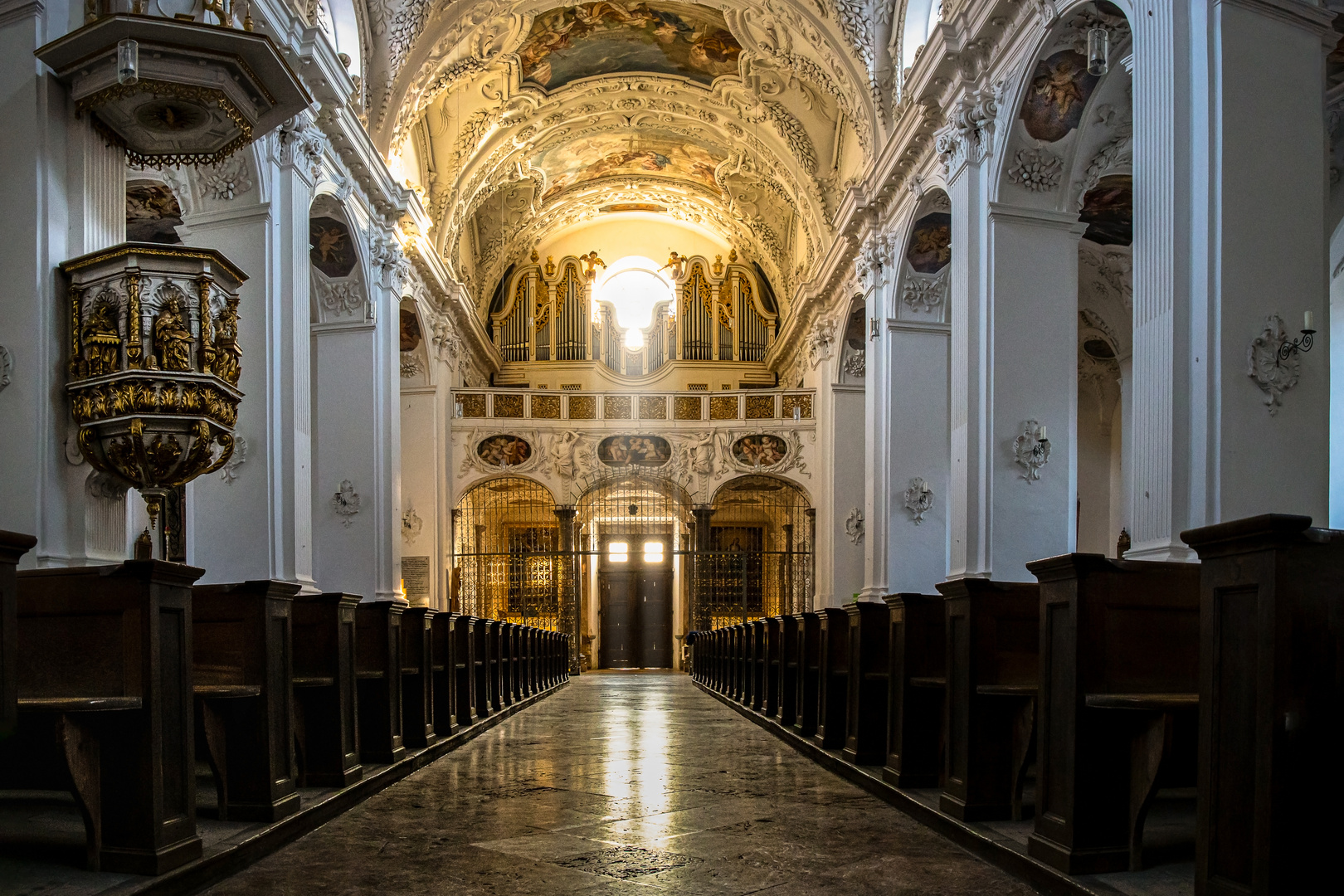 Langhaus Kath. Pfarrkirche St. Quirinus Tegernsee