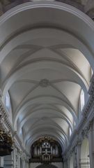 Langhaus mit Orgel im Dom zu Fulda