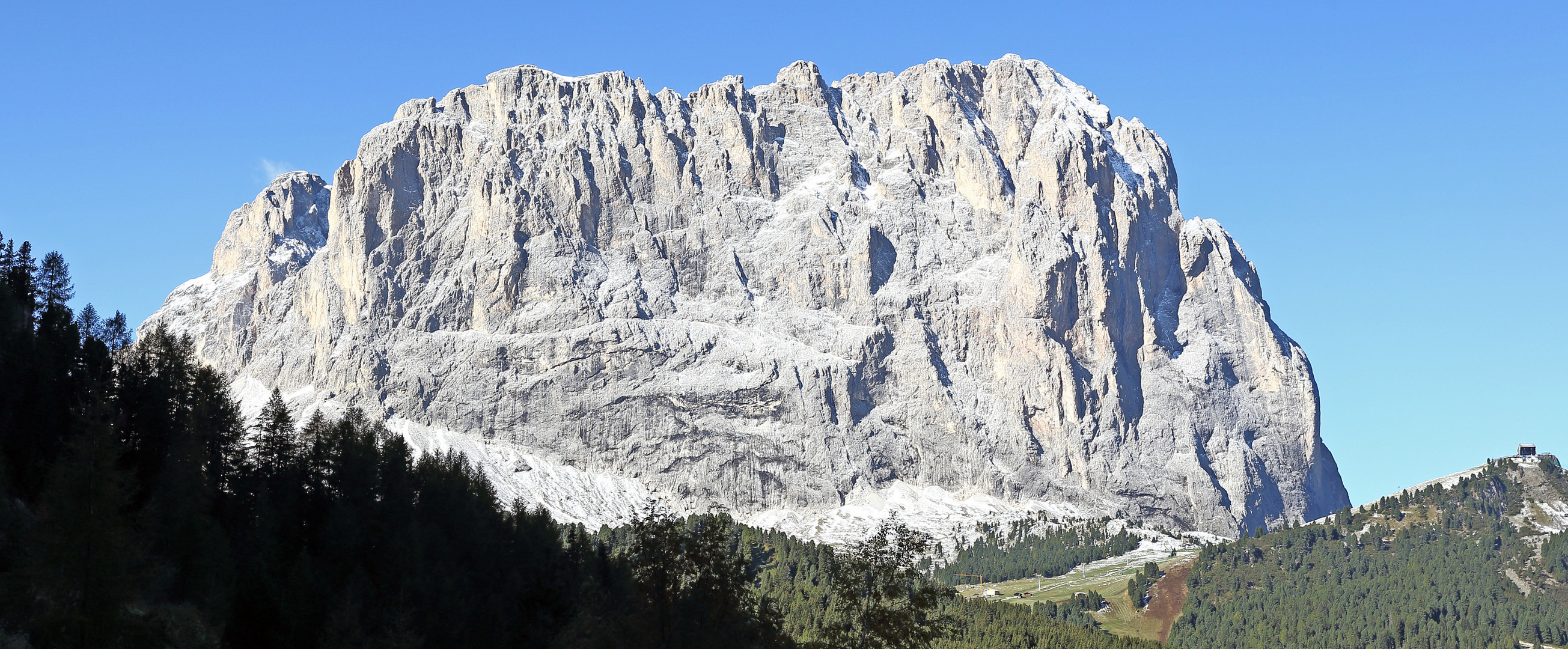 Langkofel mit Blick auf Details auf dem Weg zur Sellepasshöhe