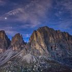 Langkofelgruppe in der Nacht mit dem Sternenhimmel.