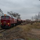 Langsam geht es an den Bahnübergang