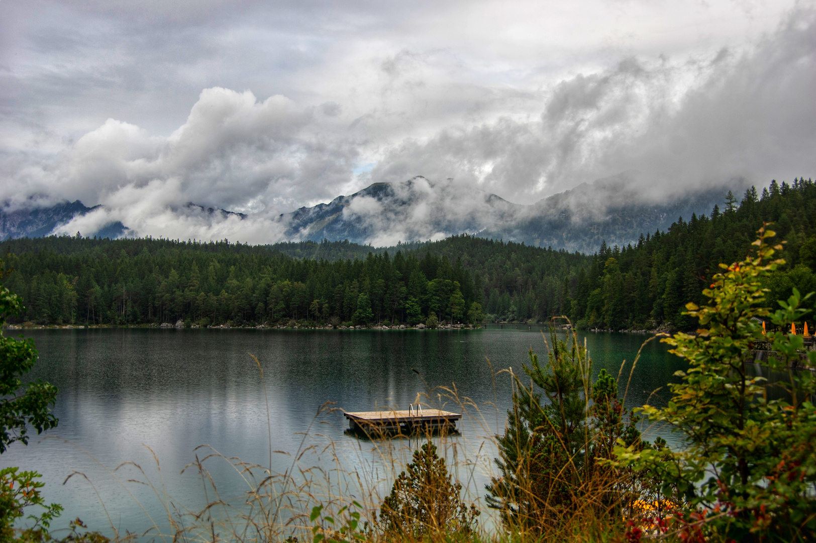 ...langsam kommt der Herbst zum Eibsee...